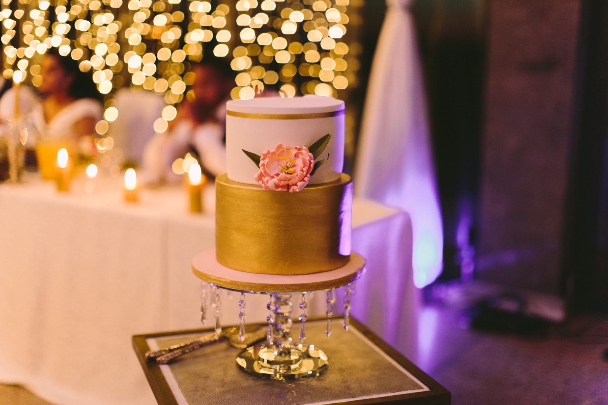 wedding cake decorator